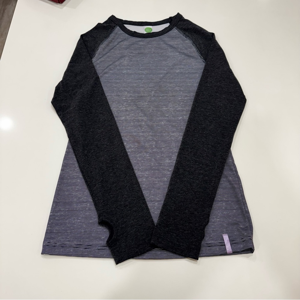 Bula Two-Tone Long Sleeve Athletic Top - Black and Heather Gray